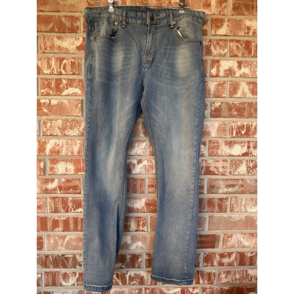 Across The Pond Men's Jeans Size 38x32 Blue Denim Straight Leg Medium Wash Pants